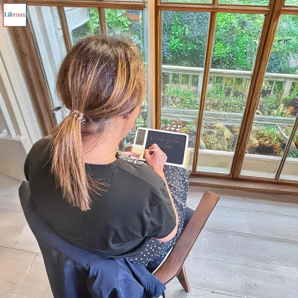 Digital Memo Board and Day Date Clock